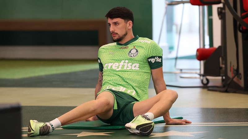 Piquerez durante treinamento do Palmeiras, na Academia de Futebol.