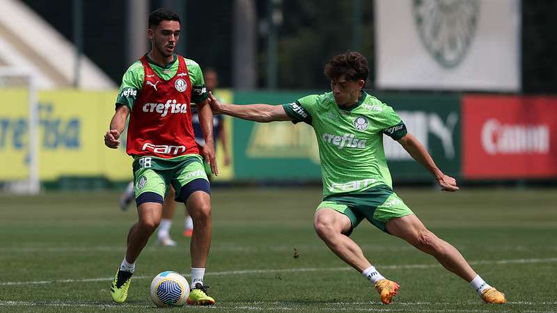 Figueiredo e Giay durante treinamento do Palmeiras, na Academia de Futebol.