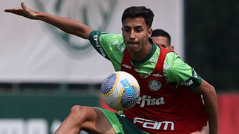 Vitor Reis durante treinamento do Palmeiras na Academia de Futebol.