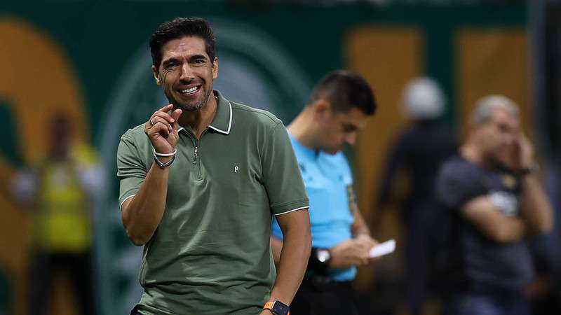 Abel Ferreira em jogo do Palmeiras contra o Criciúma, durante partida válida pela vigésima sexta rodada do Brasileirão 2024, no Allianz Parque.