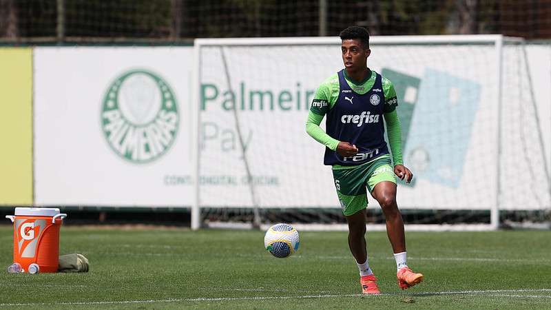 Vanderlan durante treinamento do Palmeiras, na Academia de Futebol.
