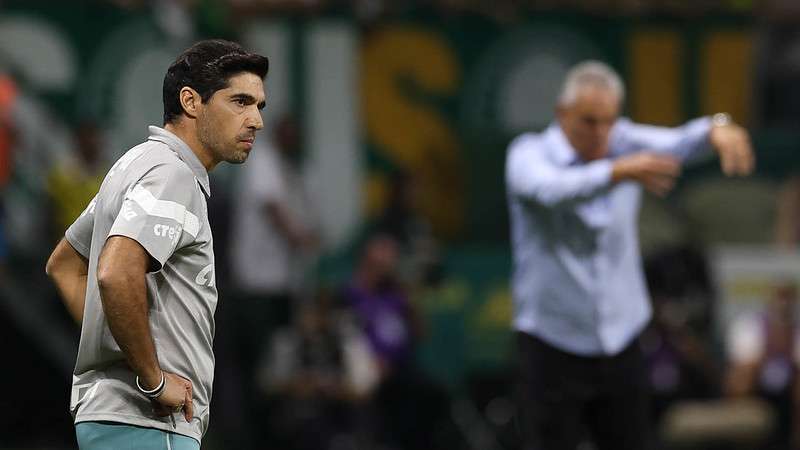 Abel Ferreira em jogo do Palmeiras contra o Flamengo, durante partida válida pelas oitavas de final da Copa do Brasil 2024, no Allianz Parque.