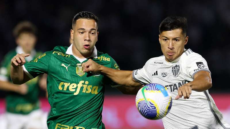 Fabinho em jogo do Palmeiras contra o Atlético-MG, durante partida válida pela vigésima oitava rodada, do Brasileirão 2024, no estádio Brinco de Ouro da Princesa.
