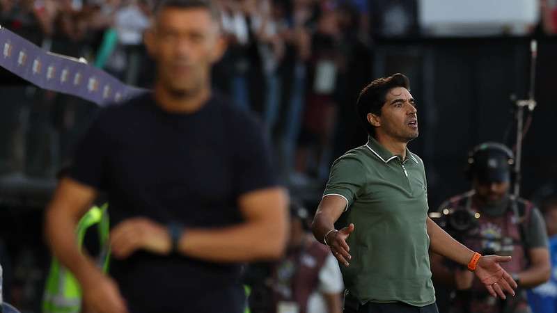 Abel Ferreira em jogo do Palmeiras contra o Red Bull Bragantino, durante partida válida pela vigésima nona rodada, do Brasileirão 2024, no estádio Nabi Abi Chedid.