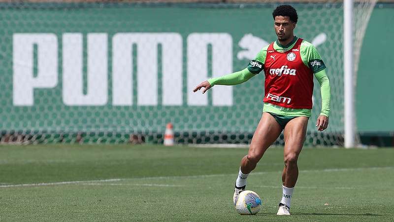 Murilo durante treinamento do Palmeiras na Academia de Futebol.