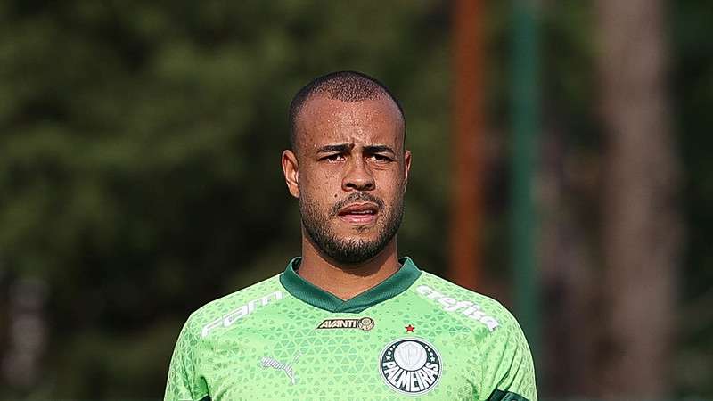 Mayke durante treinamento do Palmeiras na Academia de Futebol.
