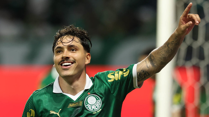 O jogador Mauricio, da SE Palmeiras, comemora seu gol contra a equipe da Portuguesa de Desportos, durante partida válida pela fase de grupos, do Campeonato Paulista, Série A1, na arena Allianz Parque.