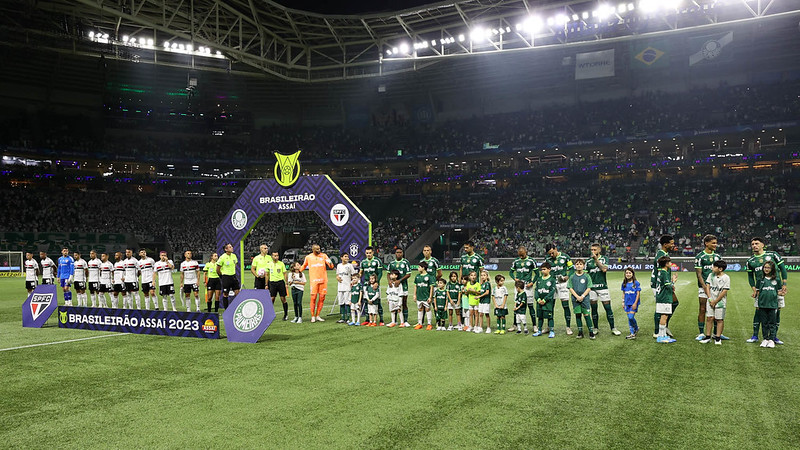 O time da SE Palmeiras, em jogo contra a equipe do São Paulo FC, durante partida válida pela vigésima nona rodada, do Campeonato Brasileiro, Série A, na arena Allianz Parque.
