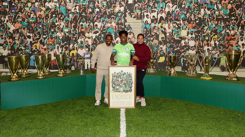 O jogador Endrick, da SE Palmeiras, durante homenagem de sua despedida do clube, na Academia de Futebol.