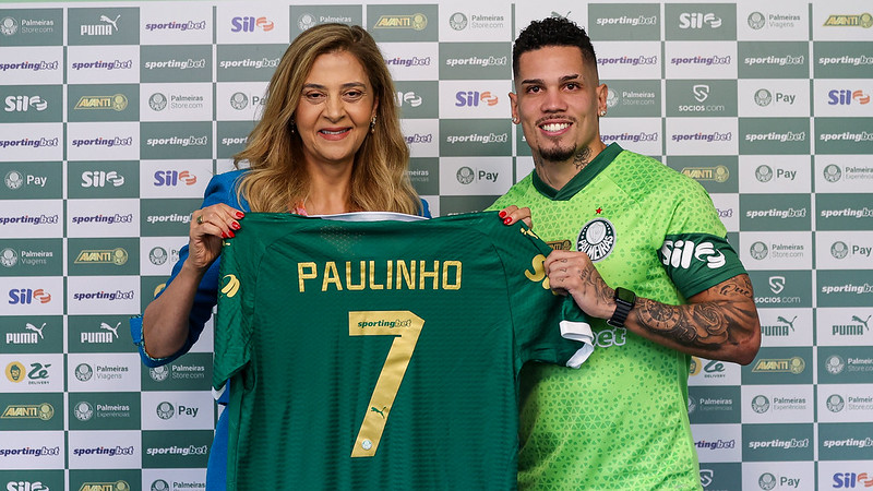 Apresentação de Paulinho, novo atleta da SE Palmeiras, na Academia de Futebol, em São Paulo-SP
