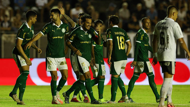 O jogador Gustavo Gómez, da SE Palmeiras, comemora seu gol contra a equipe da AA Internacional de Limeira, durante partida válida pela fase de grupos, do Campeonato Paulista, Série A1, no Estádio Municipal Major José Levy Sobrinho.