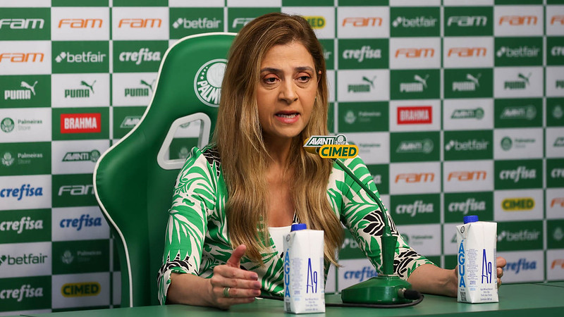 A presidente Leila Pereira, da SE Palmeiras, durante coletiva de imprensa, na Academia de Futebol. 