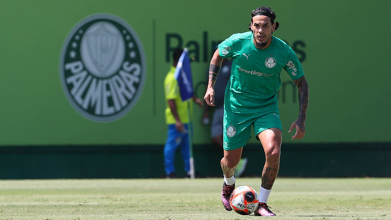 O jogador Gustavo Gómez, da SE Palmeiras, durante treinamento, na Academia de Futebol.