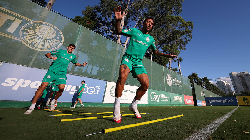 O jogador Marcos Rocha, da SE Palmeiras, durante treinamento, na Academia de Futebol.