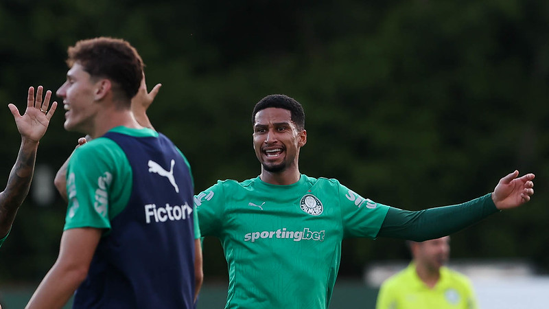 O jogador Murilo, da SE Palmeiras, durante treinamento, na Academia de Futebol.