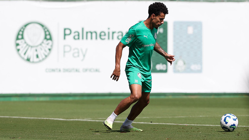 O jogador Lucas Evangelista, da SE Palmeiras, duarnte treinamento, na Academia de Futebol.