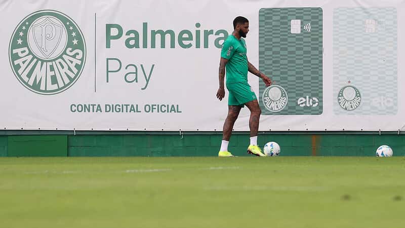 Micael inicia transição física e volta aos treinos no Palmeiras