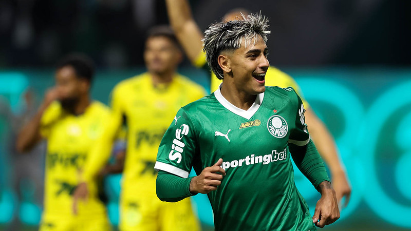 O jogador Facundo Torres, da SE Palmeiras, comemora seu gol contra a equipe do Mirassol FC, durante partida válida pela décima quarta rodada, do Campeonato Brasileiro, Série A, na arena Allianz Parque.