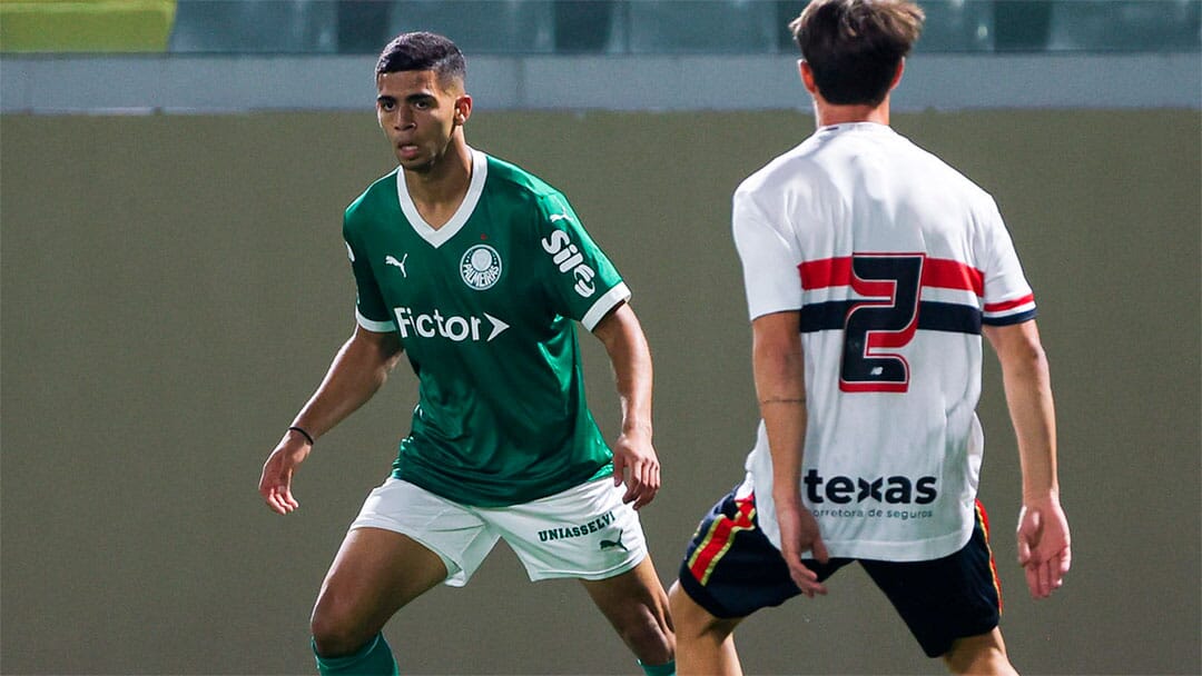 Arthur, do Sub-20 do Palmeiras, em jogo contra o São Paulo