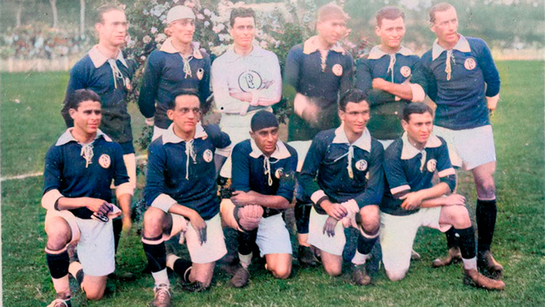 O time do Palestra Italia em 1926, com Xingó, Covelli, Primo, Amílcar, Serafini e Amílcar; Mathias, Loschiavo, Heitor, Caetano Imparato e Mele