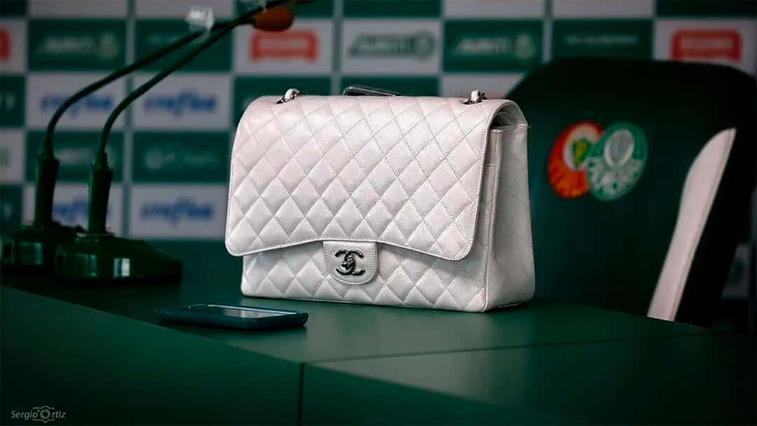 Bolsa Chanel de Leila Pereira, que quer mudar o estatuto do Palmeiras.
